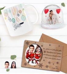 Kişiye Özel Fotoğraflı Kar Küresi & Mutlu Yıllar Kupa Bardak & Retro Ahşap Yılbaşı Tebrik Kartı Hediye Seti-1E