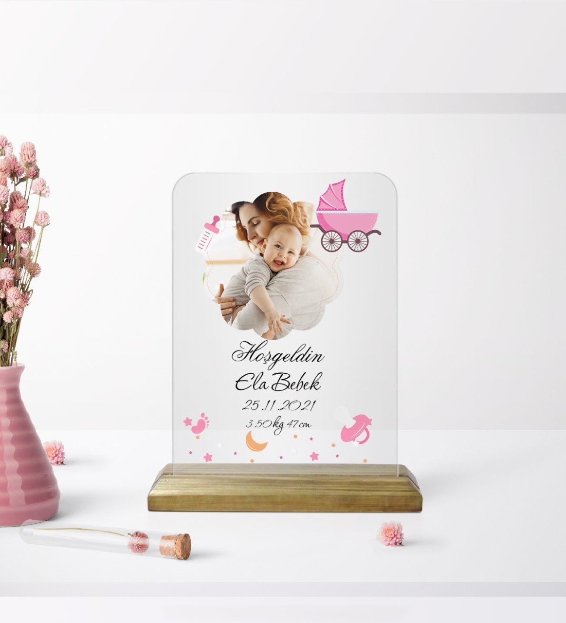 Kişiye Özel Fotoğraflı Hoşgeldin Bebek Tasarımlı Ahşap Standlı Çerçeve Pembe-1