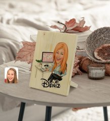 Kişiye Özel İsimli Kadın Genel Müdür Karikatürlü Dekoratif Ahşap Çerçeve Model 1