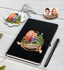 Kişiye Özel Yılın En Mükemmel Çifti Karikatürlü Siyah Defter Kalem ve Anahtarlık Hediye Seti-64