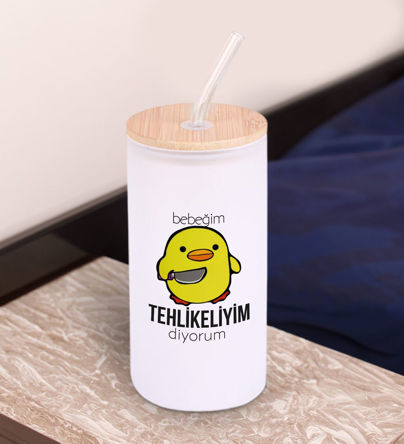 BK Gift Tehlikeyim Diyorum Tasarımlı Beyaz Renk Pipetli Buzlu Cam Bardak 600ml, Arkadaşa Hediye, Doğum Günü Hediyesi
