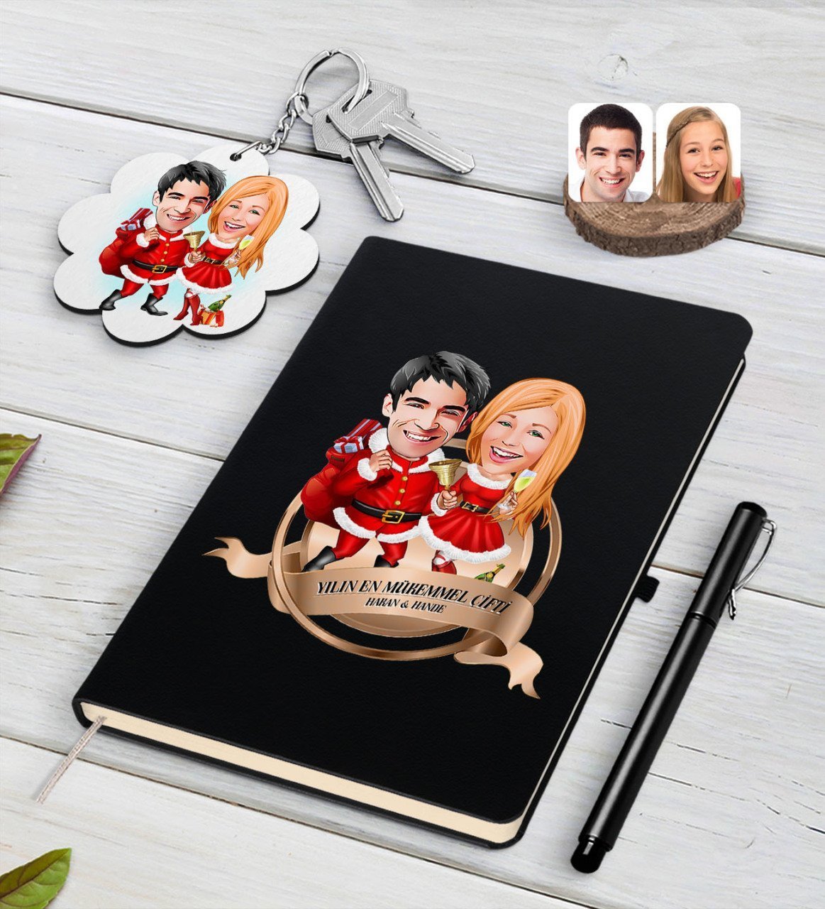 Kişiye Özel Yılın En Mükemmel Çifti Karikatürlü Siyah Defter Kalem ve Anahtarlık Hediye Seti-63