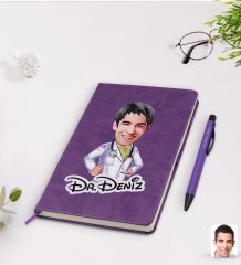 Kişiye Özel Erkek Doktor Karikatürlü Mor Termo Deri Defter Kalem Seti Model 1