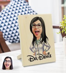Kişiye Özel İsimli Kadın Doktor Karikatürlü Dekoratif Ahşap Çerçeve Model 1