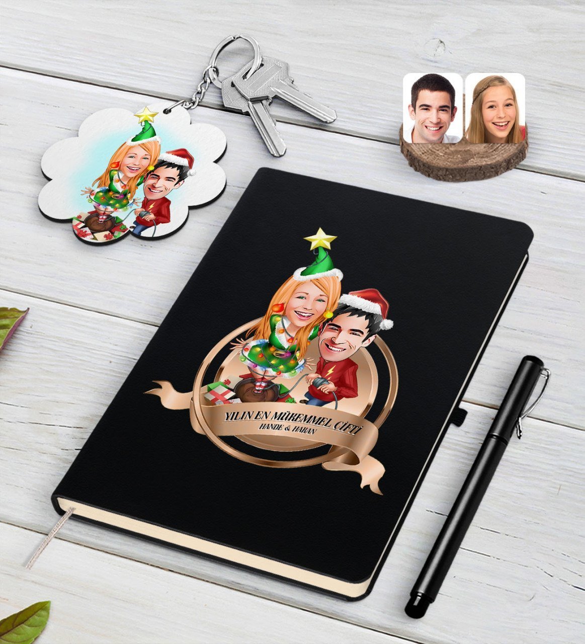 Kişiye Özel Yılın En Mükemmel Çifti Karikatürlü Siyah Defter Kalem ve Anahtarlık Hediye Seti-61