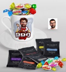 Kişiye Özel Erkek Barbekü Chef Karikatürlü Türk Kahvesi Fincanı Selamlique Karışık Türk Kahvesi ve Haribo Şeker Hediye Seti-1