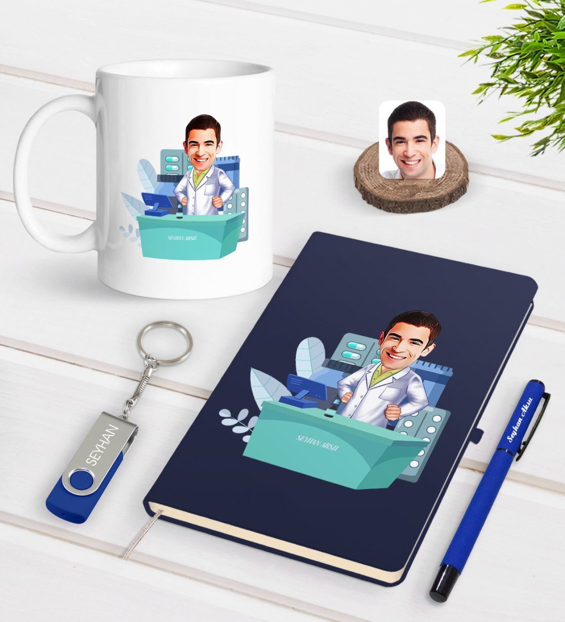 Kişiye Özel Erkek Eczacı Karikatürlü Lacivert Defter Kalem Kupa 32gb USB Bellek Hediye Seti-4