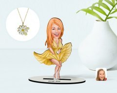 Kişiye Özel Marilyn Monroe Karikatürlü 3D Ahşap Biblo ve İsimli Tarihli Papatya Kolye Seti