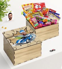 Kişiye Özel Ahşap Kutuda Bay Rallici Karikatürlü Nostaljik Lezzetler Hediye Seti