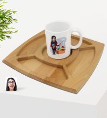 Kişiye Özel Tesettürlü Kadın Öğretmen Karikatürlü Beyaz Kupa ve Doğal Masif Ahşap 4 Bölmeli Sunum Tabağı Çerezlik Hediye Seti-1