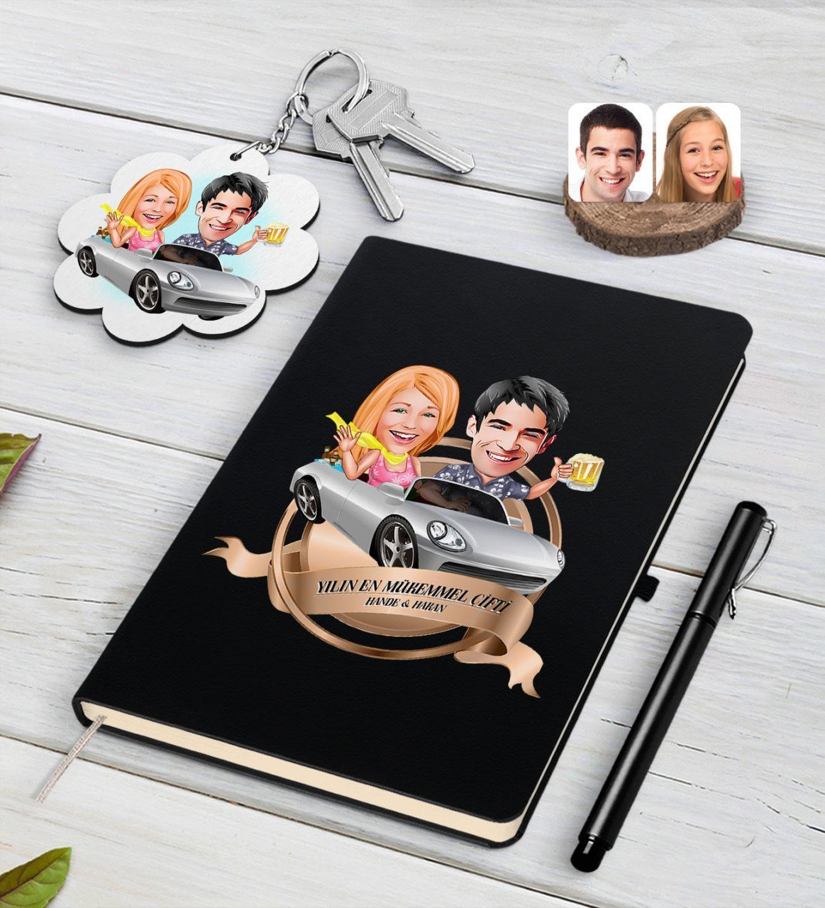 Kişiye Özel Yılın En Mükemmel Çifti Karikatürlü Siyah Defter Kalem ve Anahtarlık Hediye Seti-53