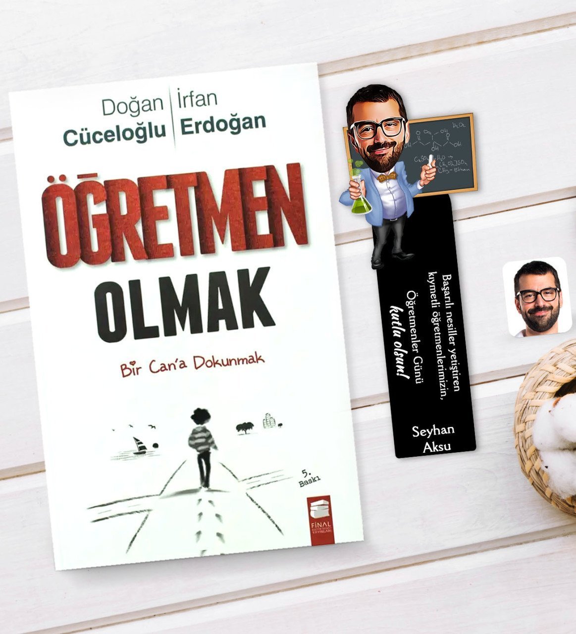 Kişiye Özel Erkek Kimya Öğretmeni Karikatürlü Ahşap Kitap Ayracı Ve Öğretmen Olmak Kitabı Hediye Seti