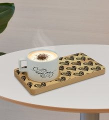 Kişiye Özel Kalpler Tasarımlı Doğal Ahşap Tabaklı Seramik Fincan Sunum Seti  Model 1