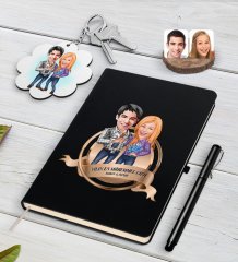 Kişiye Özel Yılın En Mükemmel Çifti Karikatürlü Siyah Defter Kalem ve Anahtarlık Hediye Seti-50