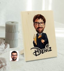Kişiye Özel İsimli Erkek Hakim Karikatürlü Dekoratif Ahşap Çerçeve Model 1