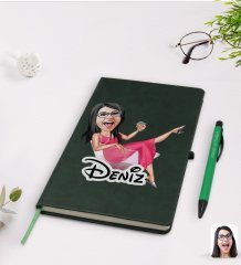 Kişiye Özel Kadın Patroniçe Karikatürlü Yeşil Termo Deri Defter Kalem Seti Model 1