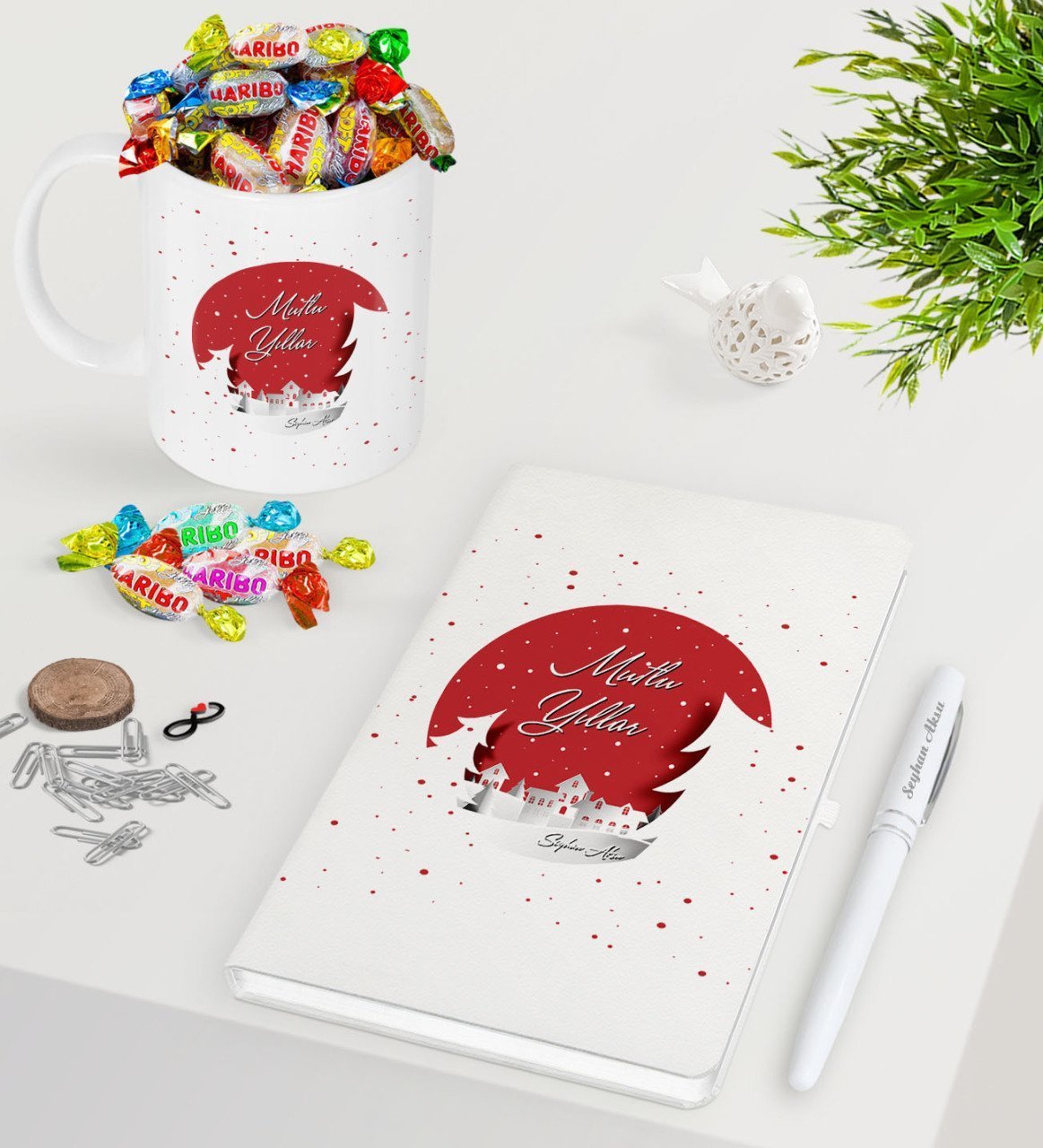Kişiye Özel Yılbaşı Mutlu Yıllar Beyaz Defter Kalem Kupa ve Haribo Şeker Hediye Seti-1