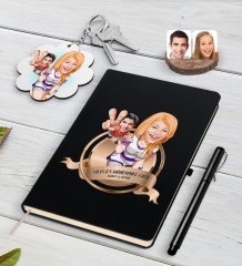 Kişiye Özel Yılın En Mükemmel Çifti Karikatürlü Siyah Defter Kalem ve Anahtarlık Hediye Seti-30