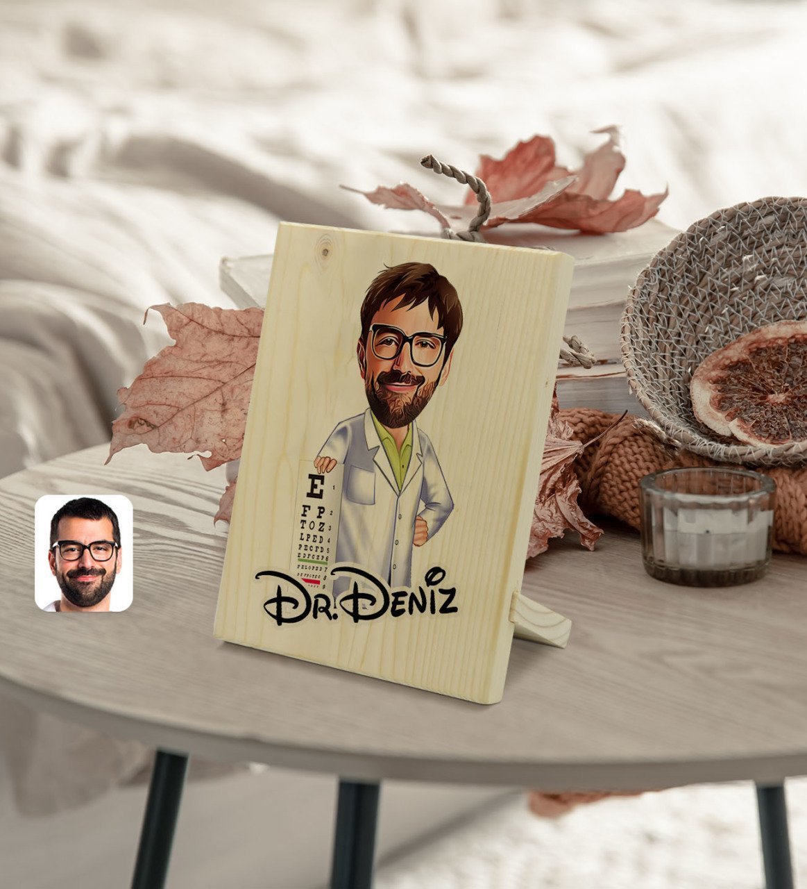 Kişiye Özel İsimli Erkek Göz Doktoru Karikatürlü Dekoratif Ahşap Çerçeve Model 1