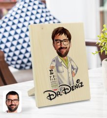 Kişiye Özel İsimli Erkek Göz Doktoru Karikatürlü Dekoratif Ahşap Çerçeve Model 1