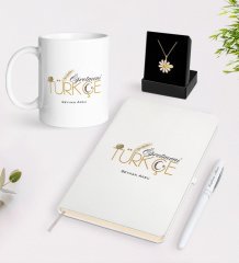 Kişiye Özel Türkçe Öğretmeni Beyaz Kupa Defter Kalem ve İsimli Papatya Kolye Hediye Seti