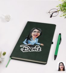 Kişiye Özel Kadın Patron Karikatürlü Yeşil Termo Deri Defter Kalem Seti Model 5