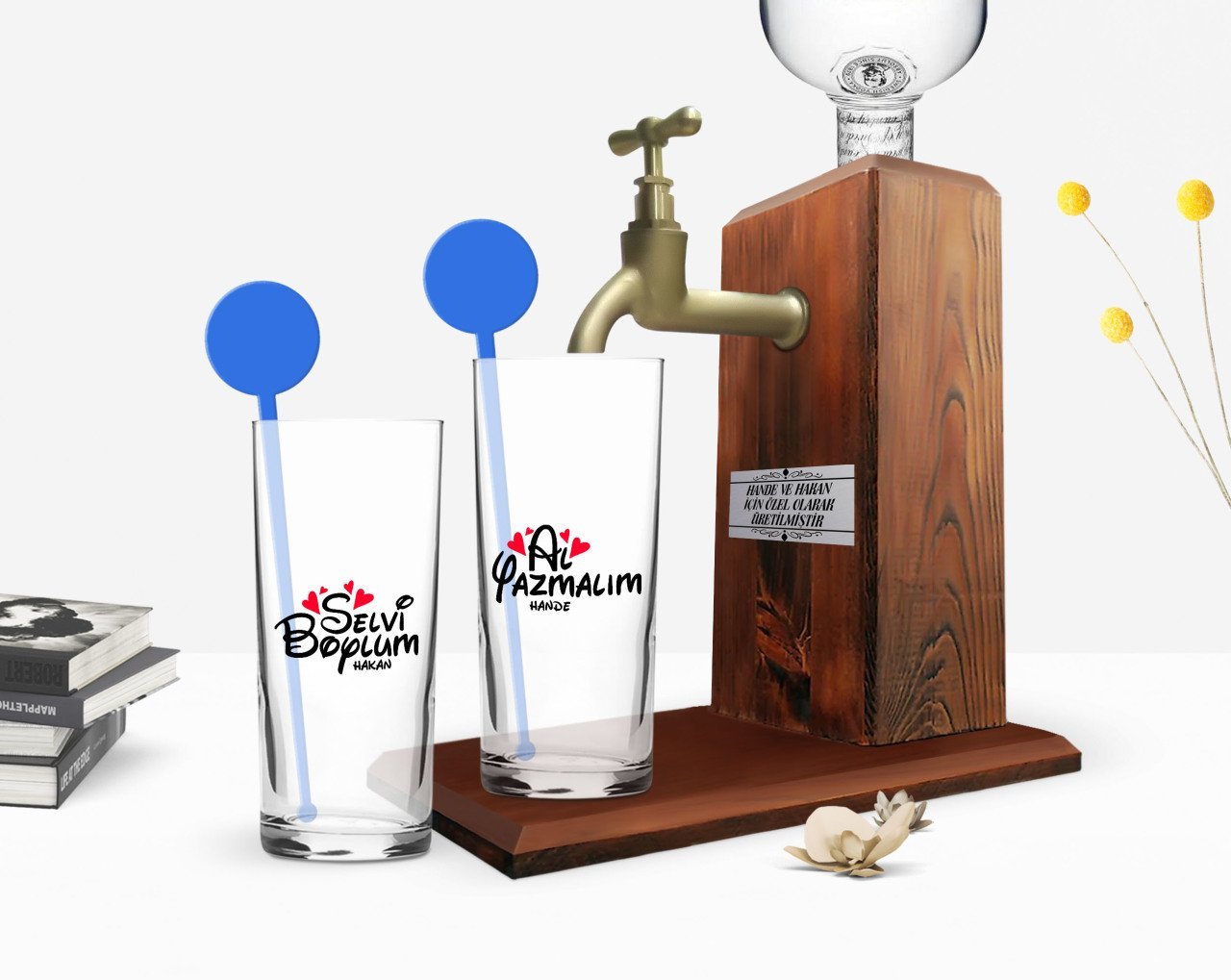 Kişiye Özel Renkli Baskılı Selvi Boylum Al Yazmalım Tasarımlı İkili Vodka Bardağı ve Ahşap Vodka Standı Hediye Seti-1