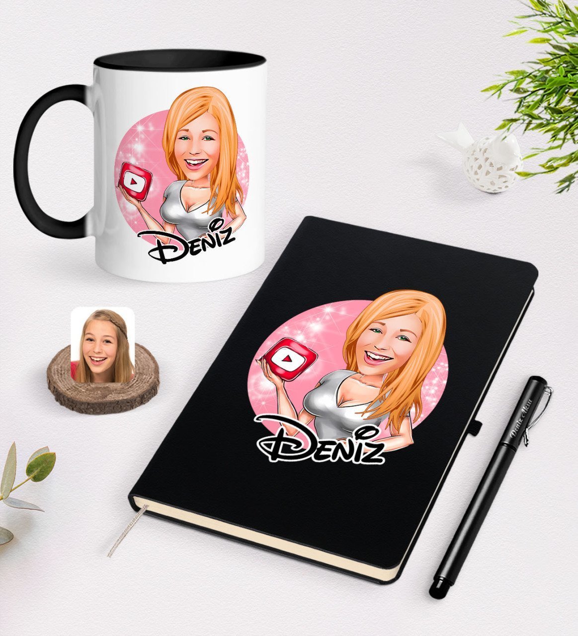 Kişiye Özel Kadın Youtuber Karikatürlü Siyah Defter Kalem ve Kupa Seti-2