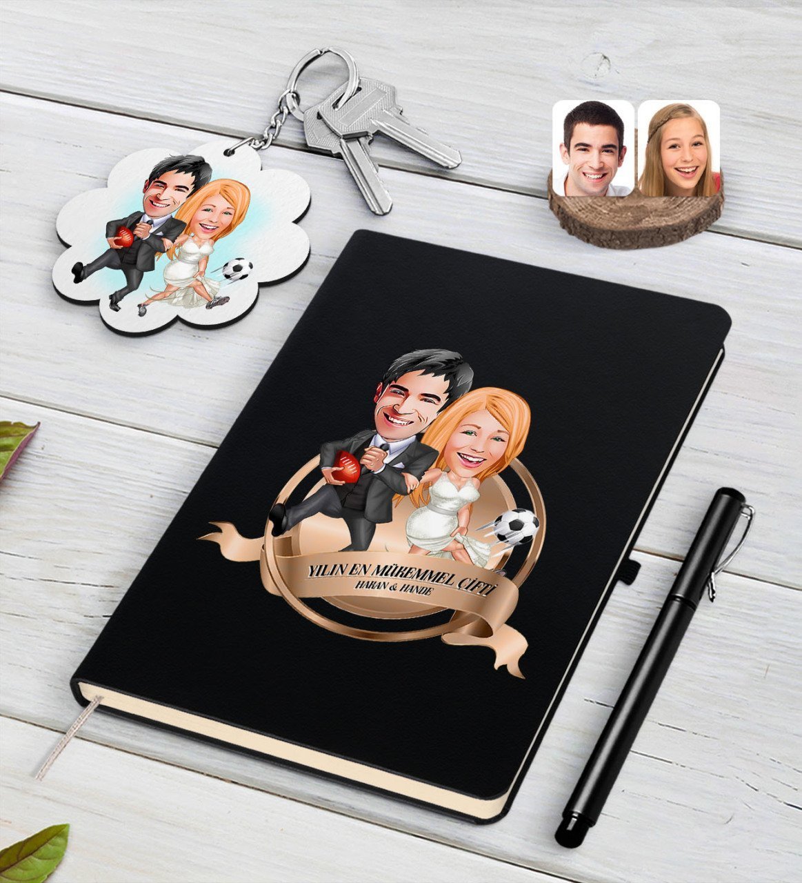 Kişiye Özel Yılın En Mükemmel Çifti Karikatürlü Siyah Defter Kalem ve Anahtarlık Hediye Seti-15