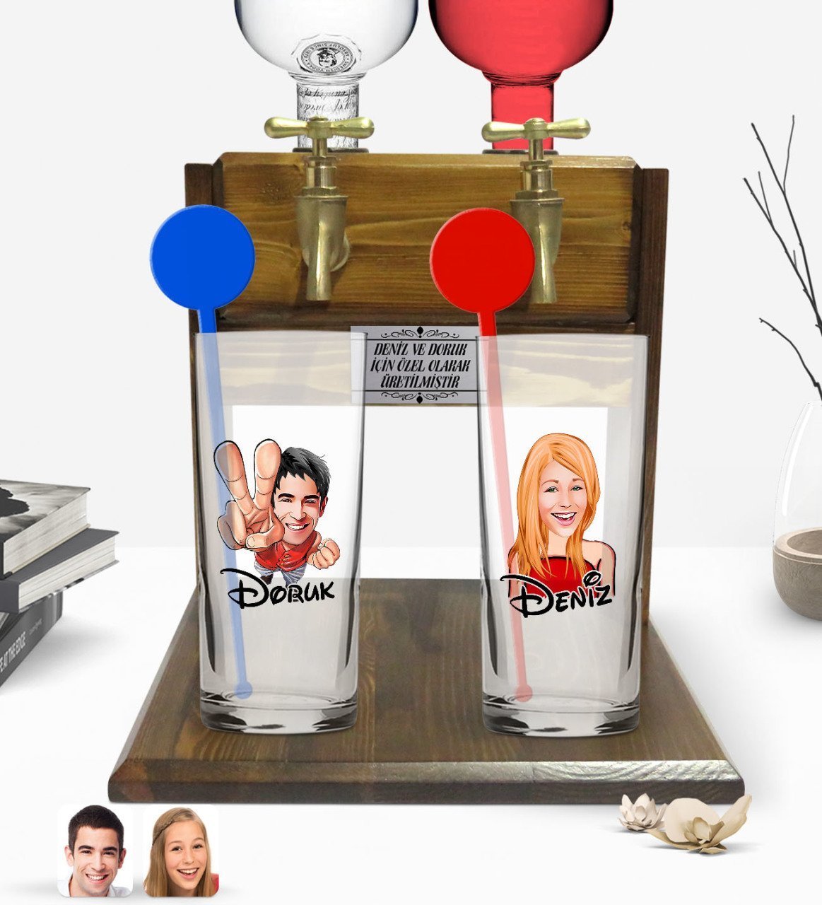 Kişiye Özel Renkli Baskılı Erkek ve Kadın Karikatürlü İkili Vodka Bardağı ve Çift Musluklu Doğal Ahşap Vodka Standı-5