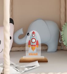 BK Gift Kişiye Özel İsimli Uzay Aracı Tasarımlı Ahşap Standlı Pleksi Biblo-1
