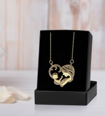 BK Gift Kadınlara Özel Siyah Şal ve  Zirkon Taşlı Anne-Bebek Kalp Kolye