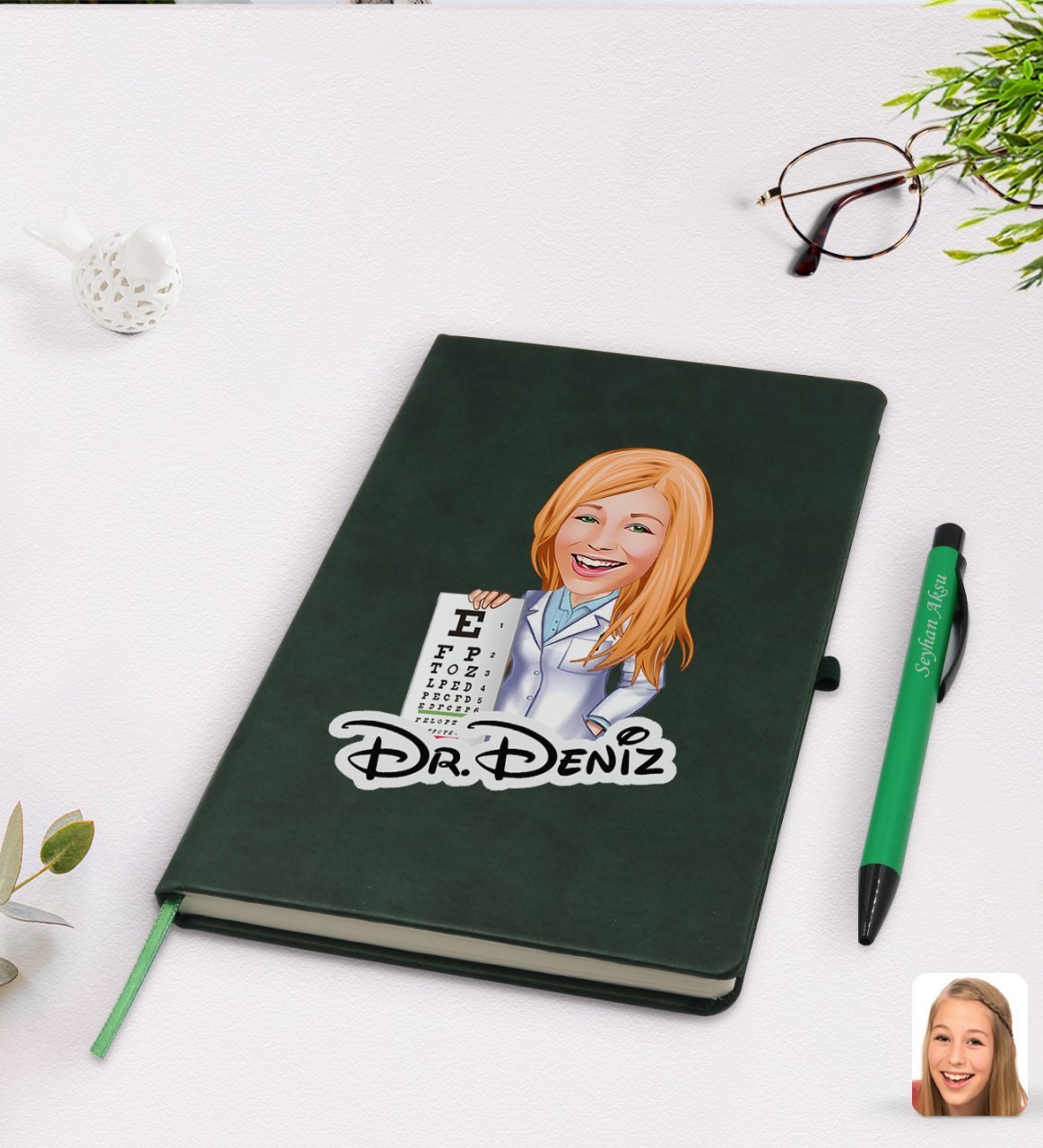 Kişiye Özel Kadın Göz Doktoru Karikatürlü Yeşil Termo Deri Defter Kalem Seti Model 1