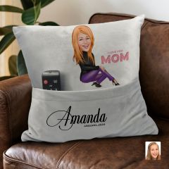 BK Gift Kişiye Özel Anne Karikatür Tasarımlı Organizer Kumanda ve Atıştırmalık Cepli Gri Kırlent Yastık-6 Arkadaşa Hediye, Cepli Yastık