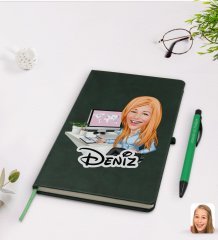 Kişiye Özel Kadın Genel Müdür Karikatürlü Yeşil Termo Deri Defter Kalem Seti Model 1