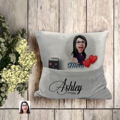 BK Gift Kişiye Özel Anne Karikatür Tasarımlı Organizer Kumanda ve Atıştırmalık Cepli Gri Kırlent Yastık-3 Arkadaşa Hediye, Cepli Yastık