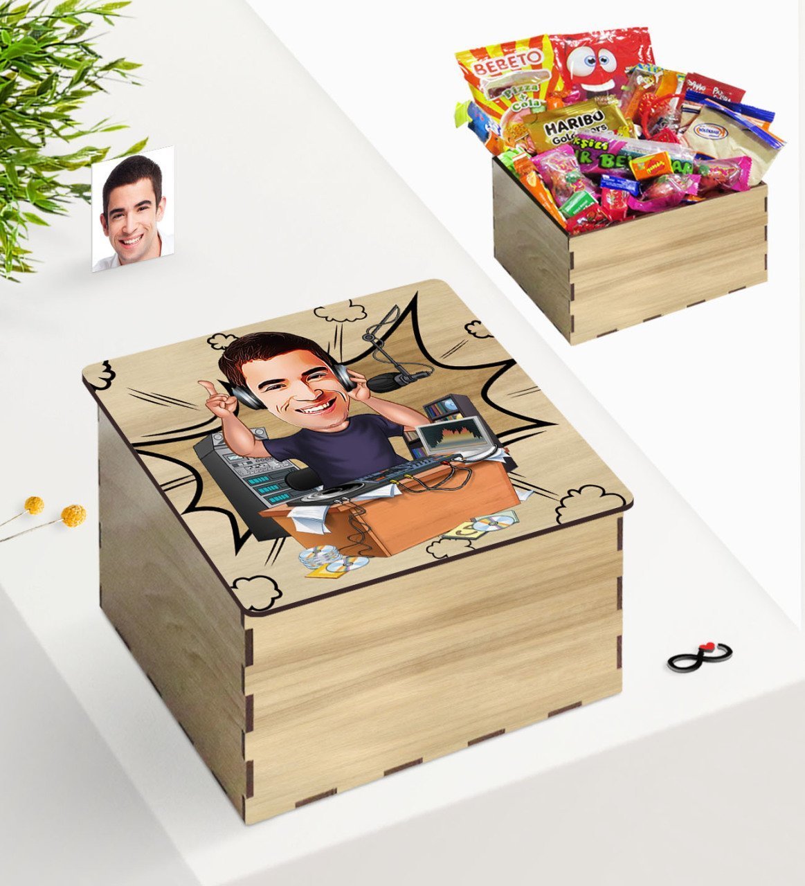 Kişiye Özel Ahşap Kutuda Bay Radyocu Karikatürlü Nostaljik Lezzetler Hediye Seti