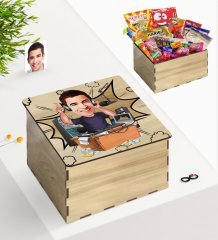 Kişiye Özel Ahşap Kutuda Bay Radyocu Karikatürlü Nostaljik Lezzetler Hediye Seti