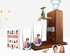 Kişiye Özel Renkli Baskılı Sevgililer Karikatürlü İkili Rakı Bardağı Ahşap Rakı Standı ve Cep Kitabı Hediye Seti-89
