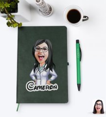 Kişiye Özel Kadın Doktor Karikatürlü Yeşil Termo Deri Defter Kalem Seti Model 1