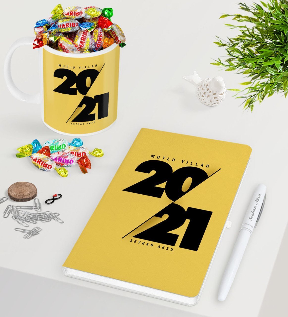BK Gift Kişiye Özel 2023 Mutlu Yıllar Beyaz Defter Kalem Kupa ve Haribo Şeker Hediye Seti-9