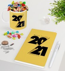 BK Gift Kişiye Özel 2023 Mutlu Yıllar Beyaz Defter Kalem Kupa ve Haribo Şeker Hediye Seti-9