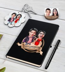 Kişiye Özel Yılın En Mükemmel Çifti Karikatürlü Siyah Defter Kalem ve Anahtarlık Hediye Seti-4