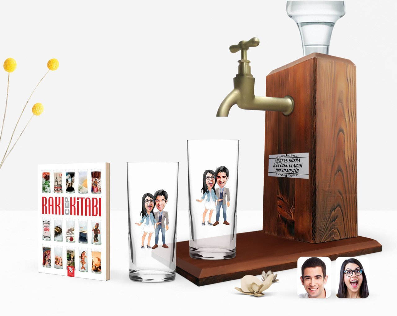 Kişiye Özel Renkli Baskılı Sevgililer Karikatürlü İkili Rakı Bardağı Ahşap Rakı Standı ve Cep Kitabı Hediye Seti-81