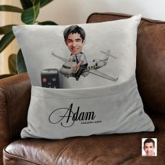 BK Gift Kişiye Özel Erkek Pilot Karikatür Tasarımlı Organizer Kumanda ve Atıştırmalık Cepli Gri Kırlent Yastık-1 Arkadaşa Hediye, Cepli Yastık