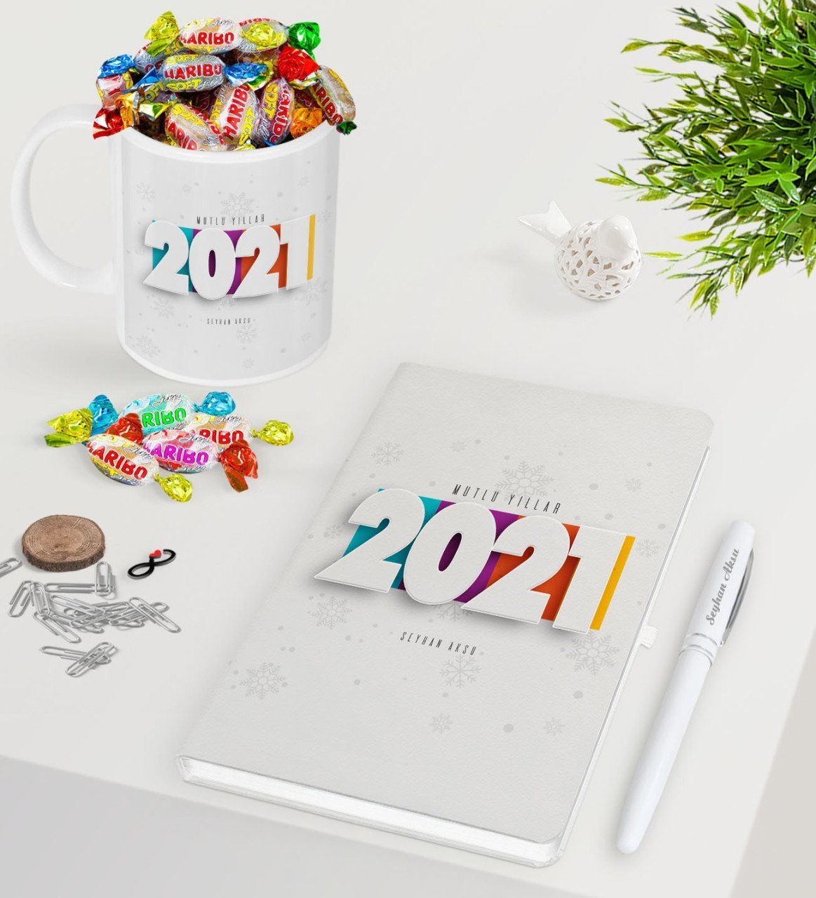 BK Gift Kişiye Özel 2023 Mutlu Yıllar Beyaz Defter Kalem Kupa ve Haribo Şeker Hediye Seti-5