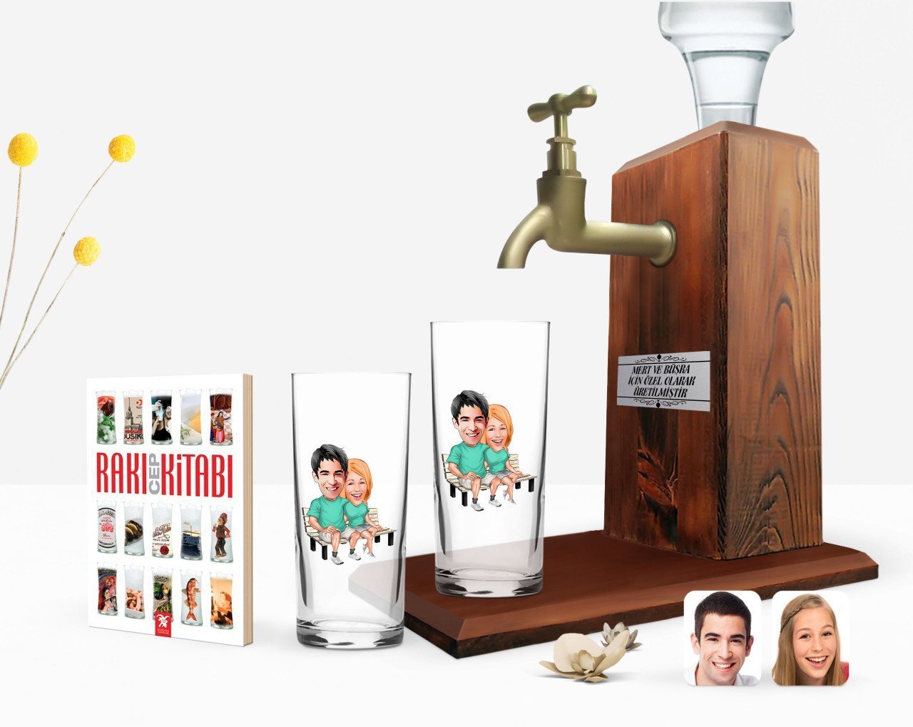 Kişiye Özel Renkli Baskılı Sevgililer Karikatürlü İkili Rakı Bardağı Ahşap Rakı Standı ve Cep Kitabı Hediye Seti-55