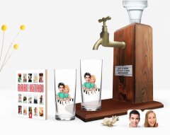 Kişiye Özel Renkli Baskılı Sevgililer Karikatürlü İkili Rakı Bardağı Ahşap Rakı Standı ve Cep Kitabı Hediye Seti-55