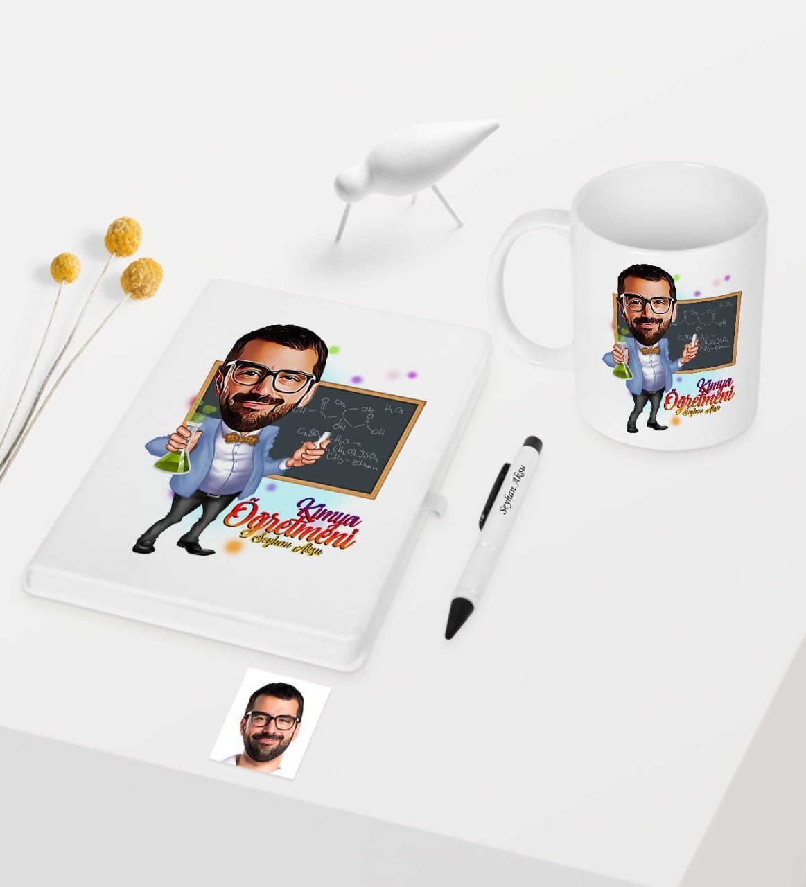 Kişiye Özel Bay Kimya Öğretmeni Temalı Karikatürlü Beyaz Defter Kalem Kupa Seti - 1