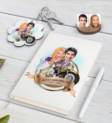 Kişiye Özel Yılın En Mükemmel Çifti Karikatürlü Beyaz Defter Kalem ve Anahtarlık Hediye Seti-73